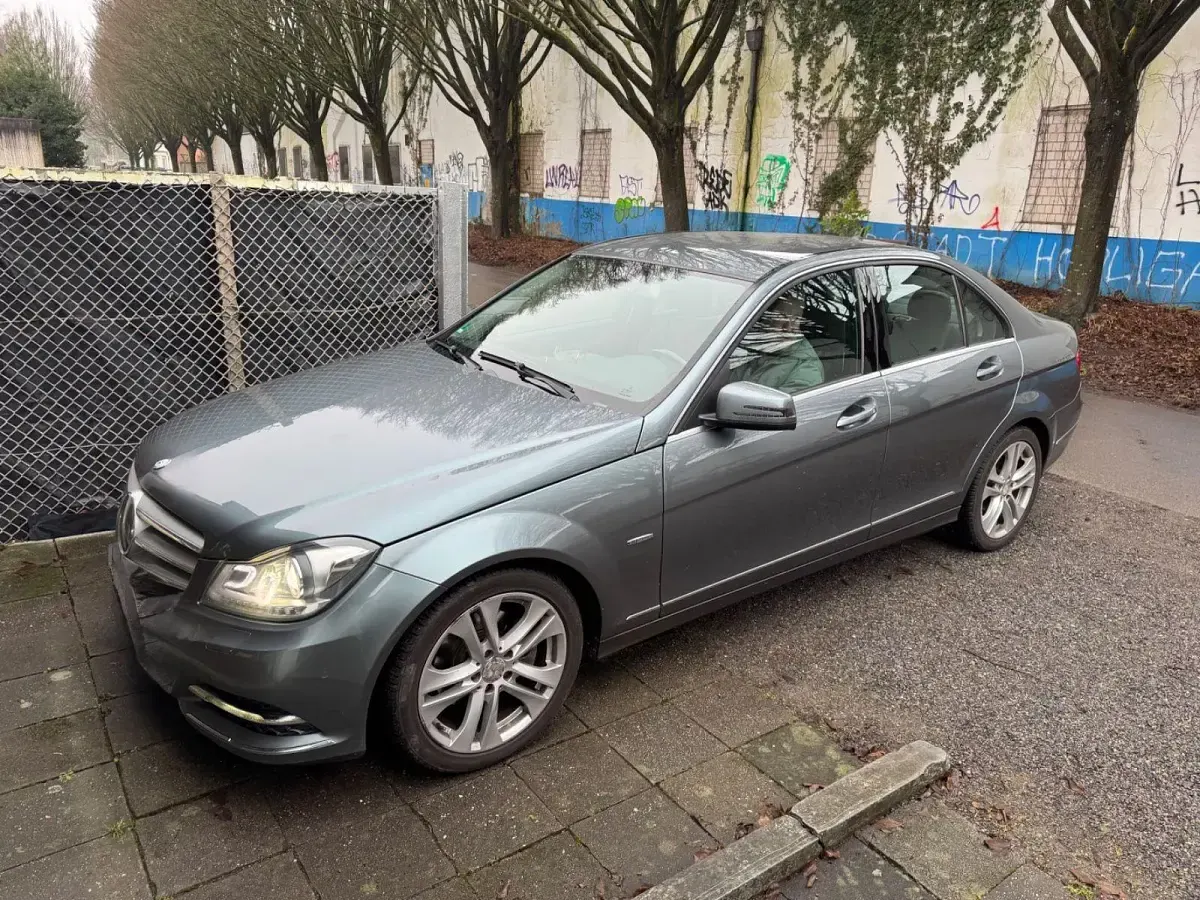 Gebraucht Mercedes C200 184 PS (135 kW) 2011 Grau Limousine
