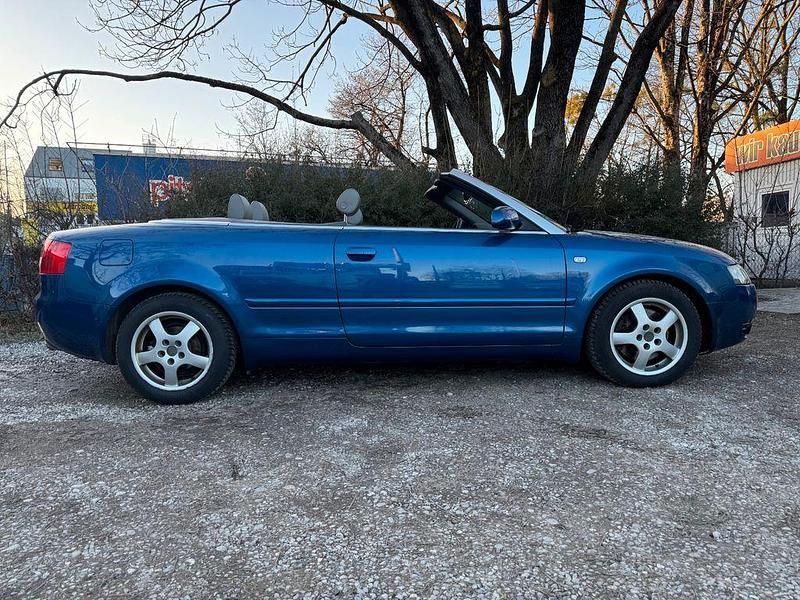 Gebraucht Audi A4 Cabriolet Sport 163 PS (119 kW) 2004 Caribicblau perleffekt Cabrio