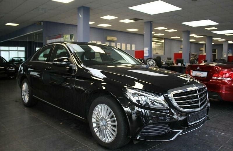 Schwarz Gebraucht 2016 Mercedes C180 Edition Limousine | 18.400 € (Fairer Preis) - Bild 1/4