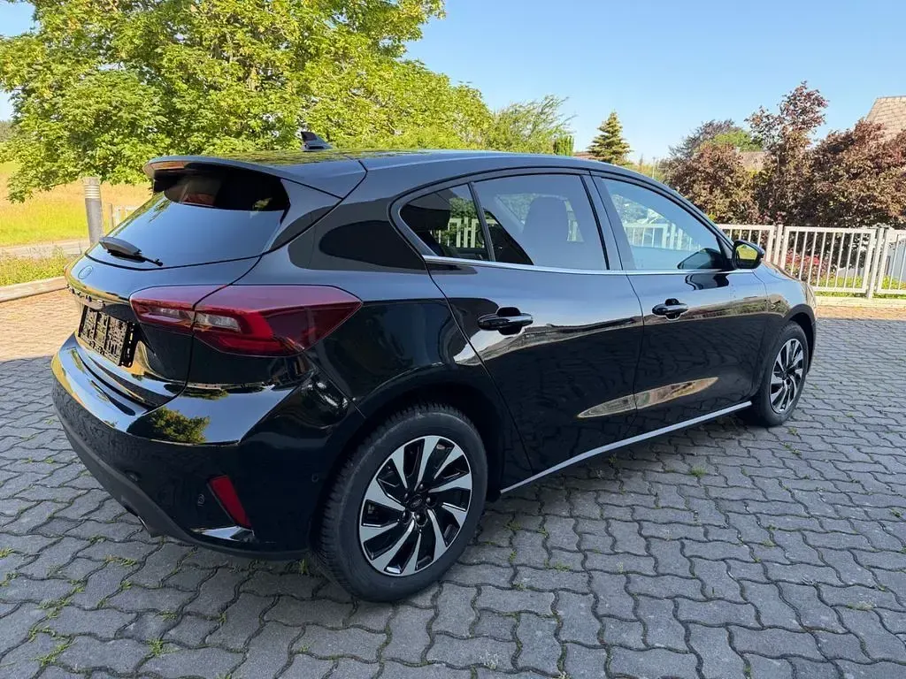 Gebraucht Ford Focus Titanium 155 PS (114 kW) 2025 Schwarz Limousine