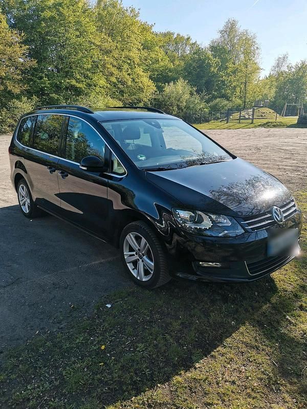 Second-hand VW Sharan 170 CP (125 kW) 2012 Negru Monovolum