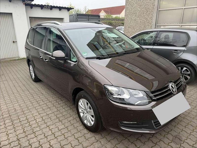 Gebraucht VW Sharan Comfortline 140 PS (102 kW) 2015 Braun Van / Kleinbus