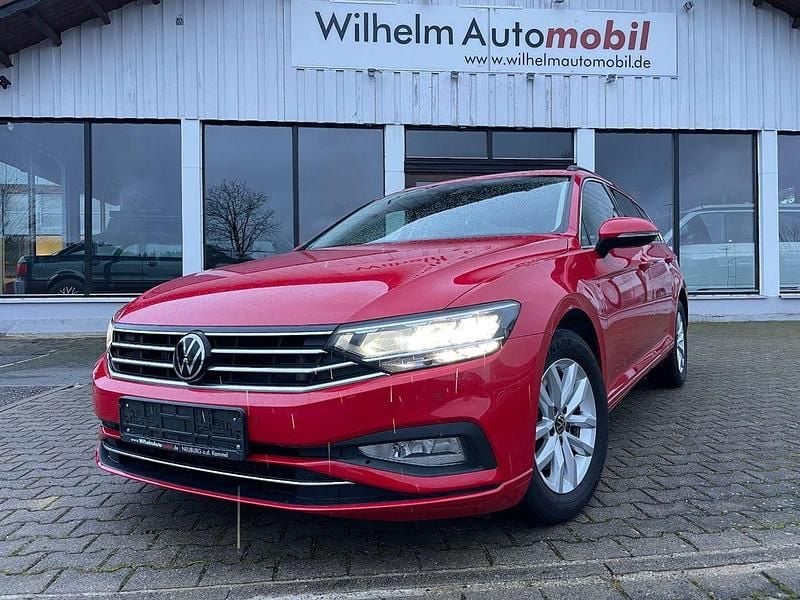 Rot Gebraucht 2022 VW Passat Business Limousine | 16.990 € (Superpreis) - Bild 1/4