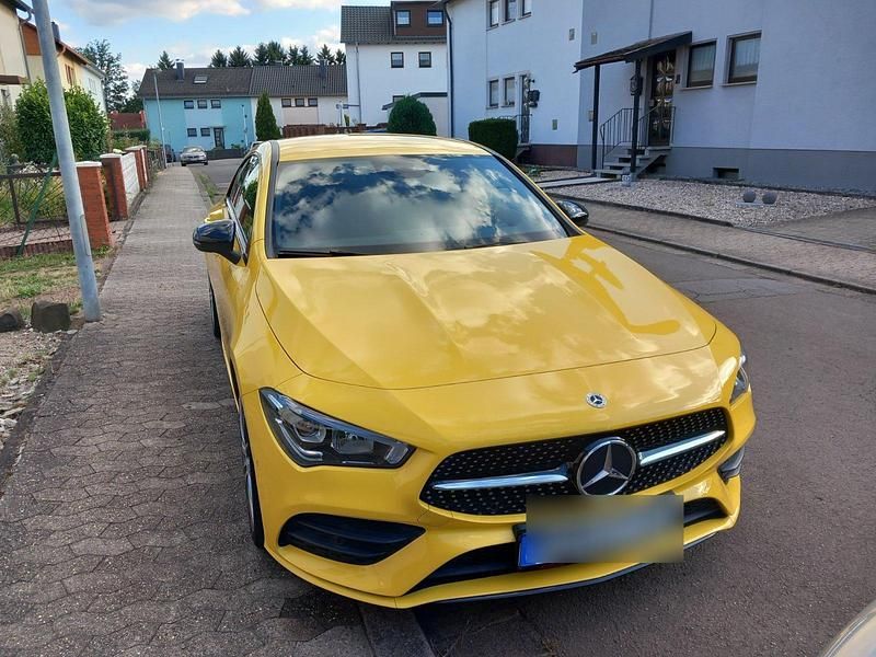 Gelb Gebraucht 2020 Mercedes CLA200 AMG line Coupé | 26.000 € (Guter Preis) - Bild 1/4