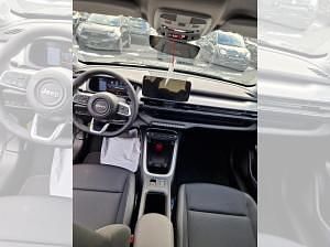 Neu Jeep Avenger EV Longitude 114 kW (156 PS) 2026 Grau (granitegrey met.) SUV