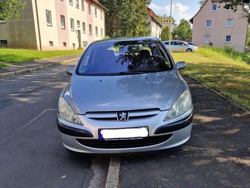 Grau Gebraucht 2004 Peugeot 307 Premium Kleinwagen | 2.300 € (Fairer Preis) - Bild 1/4