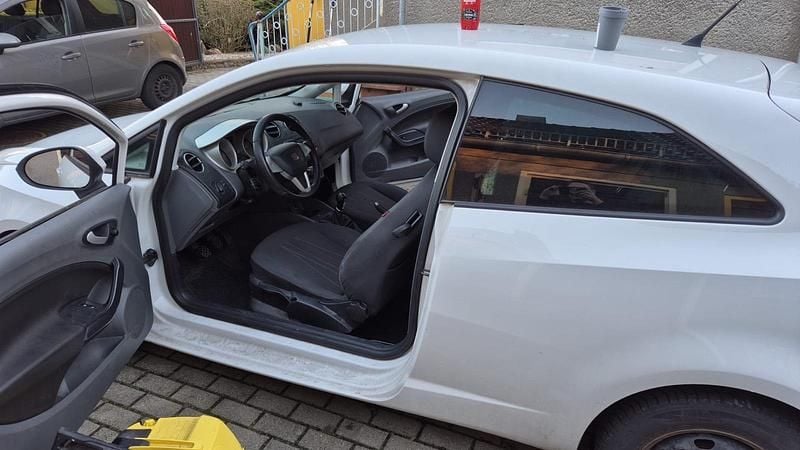 Gebraucht Seat Ibiza 86 PS (63 kW) 2012 Weiß Kleinwagen