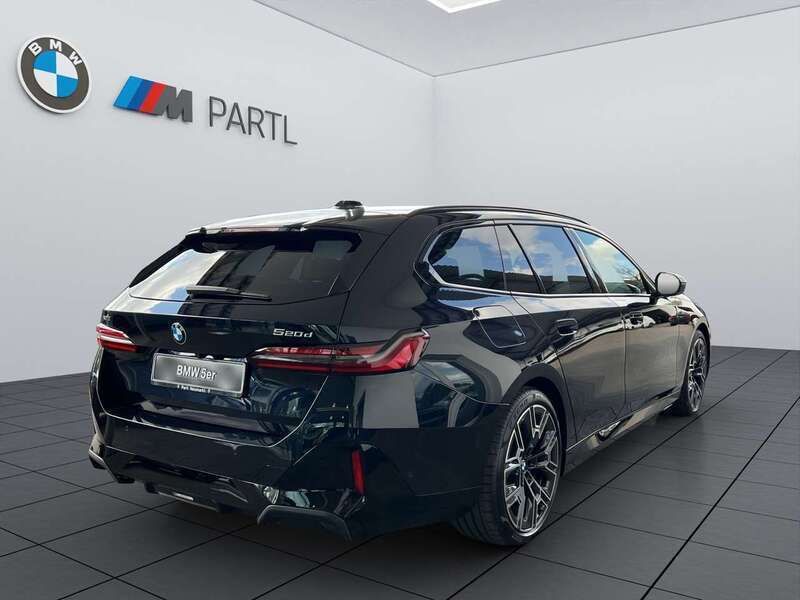 Neu BMW 520 M Sport 197 PS (144 kW) 2025 M carbonschwarz metallic Kombi