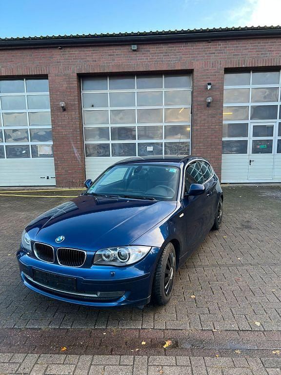 Blau Gebraucht 2011 BMW 118 Kleinwagen | 2.250 € (Superpreis) - Bild 1/4