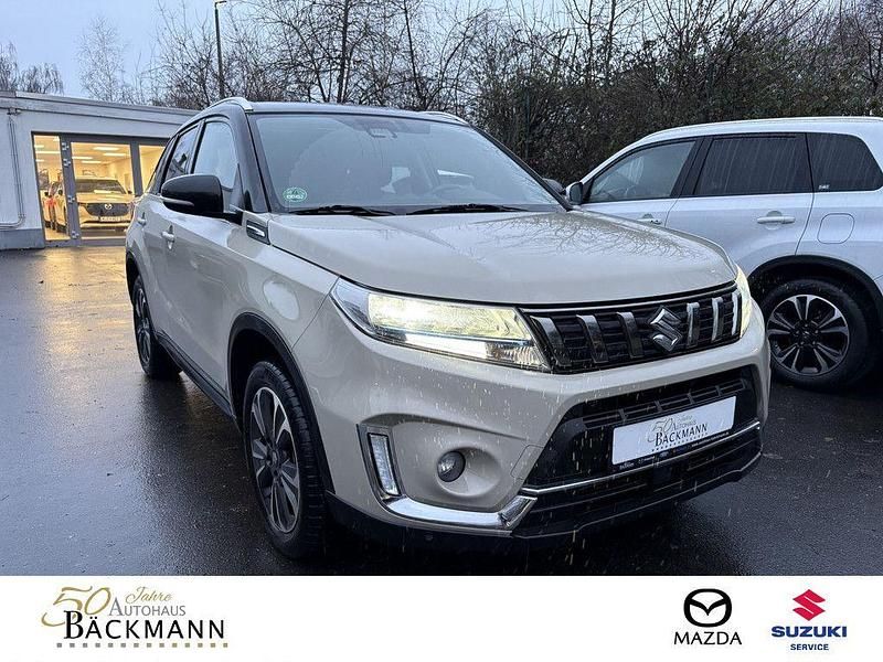 Beige Gebraucht 2023 Suzuki Vitara Comfort+ SUV | 18.950 € (Fairer Preis) - Bild 1/3