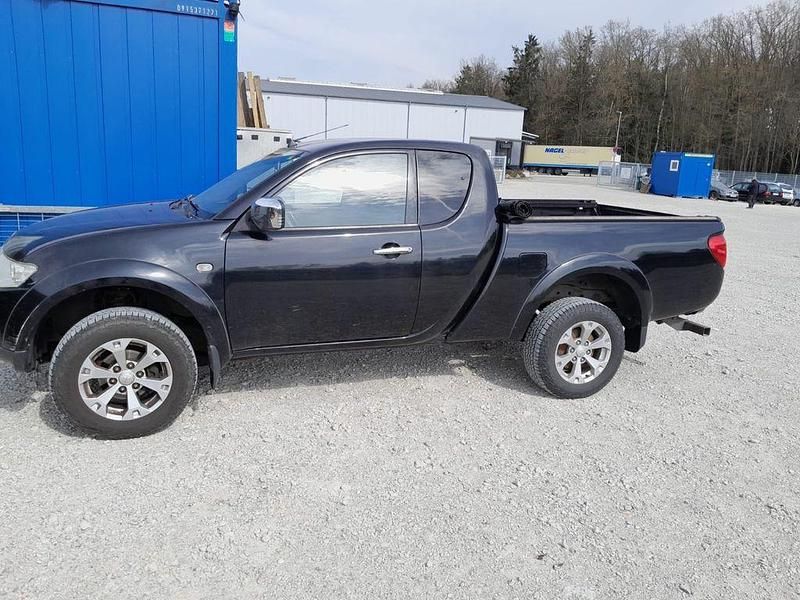 Gebraucht Mitsubishi L200 178 PS (130 kW) 2012 Schwarz Pickup