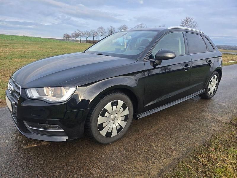 Gebraucht Audi A3 Attraction 110 PS (80 kW) 2015 Schwarz Limousine