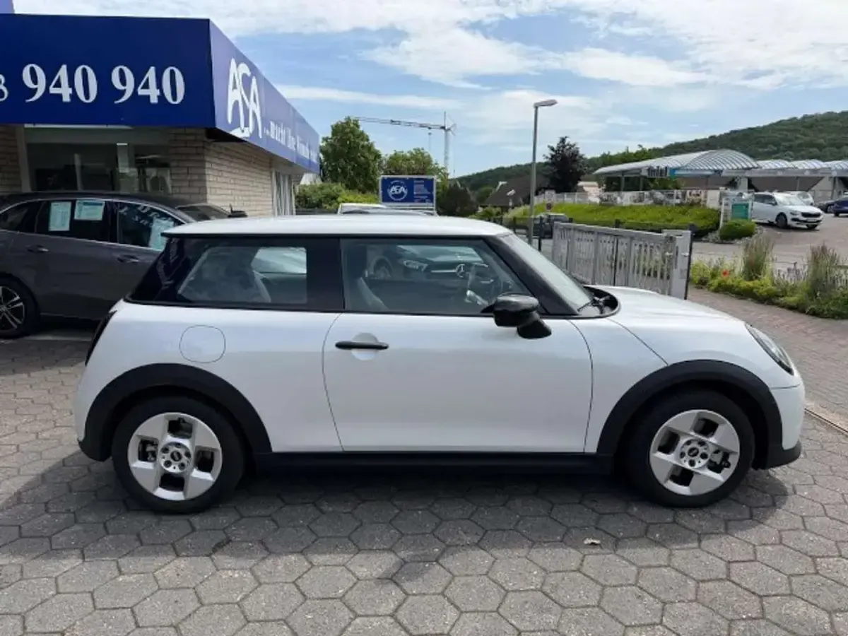 Gebraucht Mini Cooper Classic 156 PS (114 kW) 2024 Weiß Kleinwagen