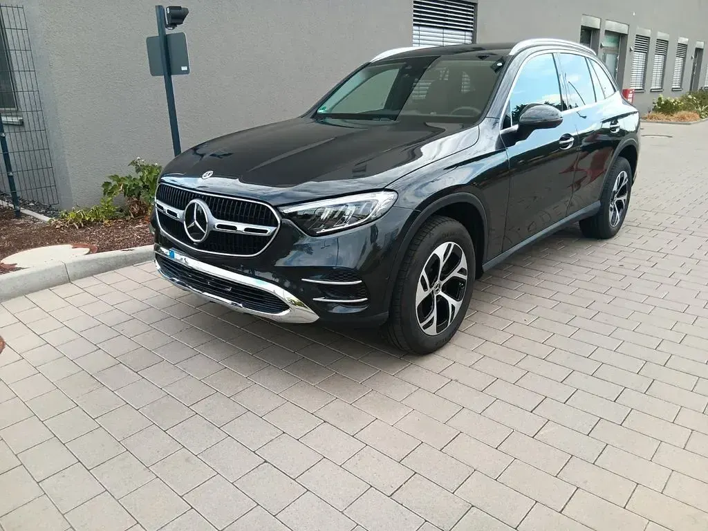 Gebraucht Mercedes GLC220 197 PS (144 kW) 2025 Schwarz SUV
