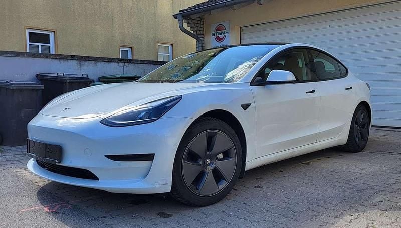 Weiß Gebraucht 2021 Tesla Model 3 RWD Limousine | 22.900 € (Guter Preis) - Bild 1/4