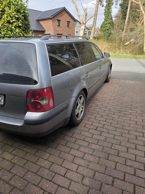 Second-hand VW Passat 100 CP (73 kW) 2004 Gri Break