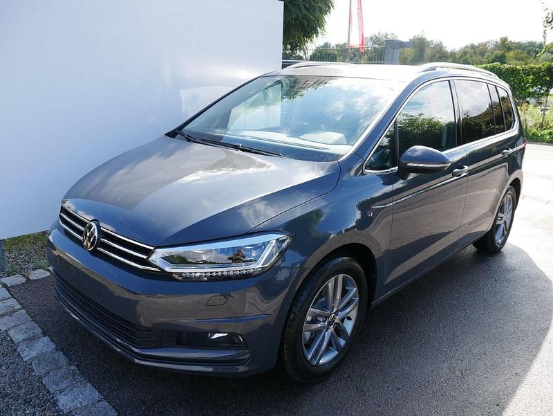 Delfingrau metallic Neu 2025 VW Touran Highline Van / Kleinbus | 40.179 € - Bild 1/4