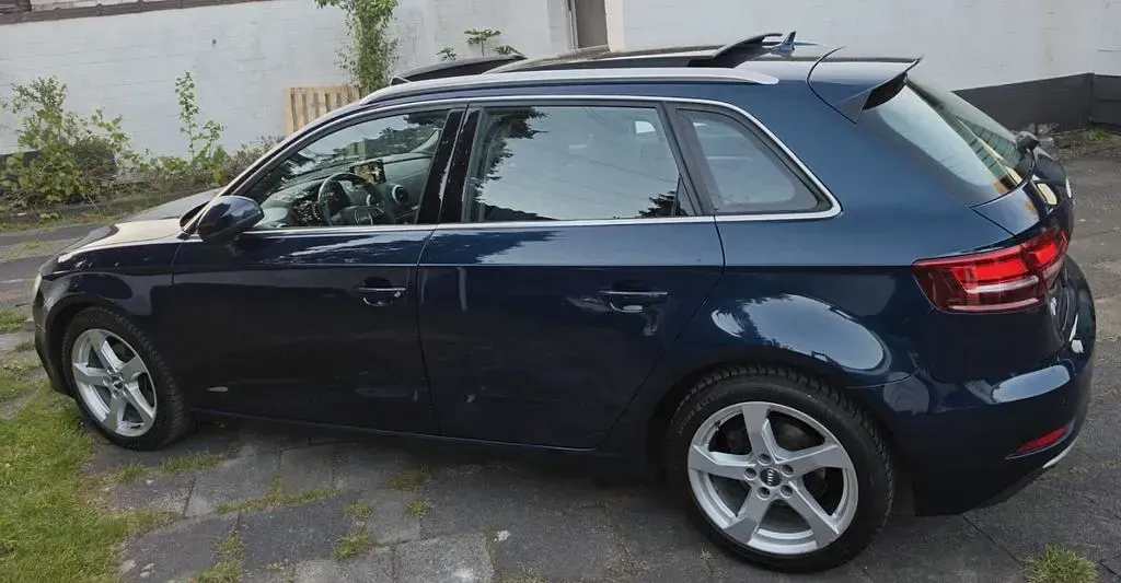Second-hand Audi A3 S-Line 110 CP (80 kW) 2017 Albastru Berlinǎ