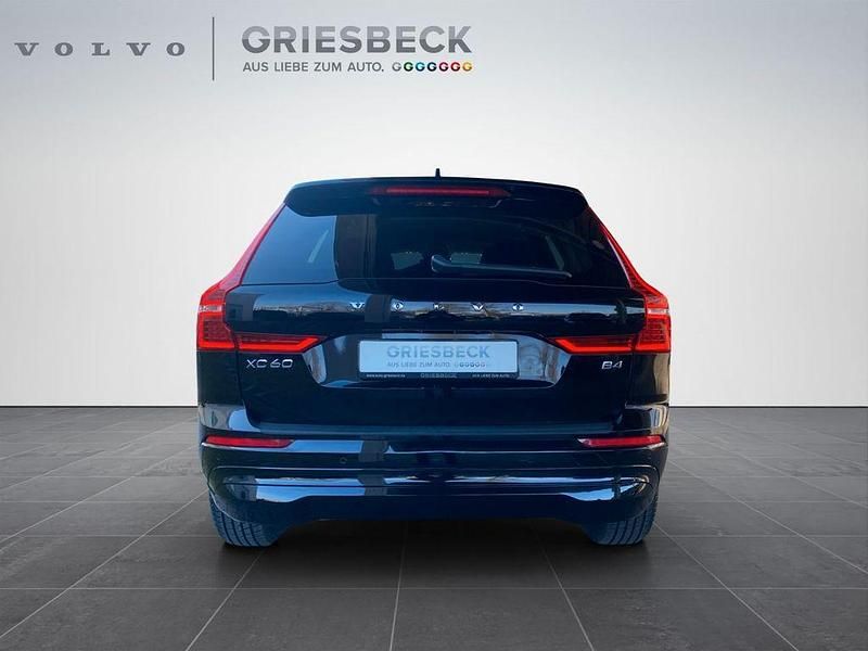 Gebraucht Volvo XC60 Core 197 PS (144 kW) 2022 Onyx black / metallic SUV