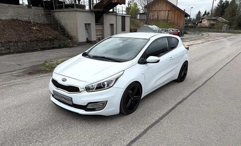Second-hand Kia Ceed 99 CP (72 kW) 2015 Alb Hatchback