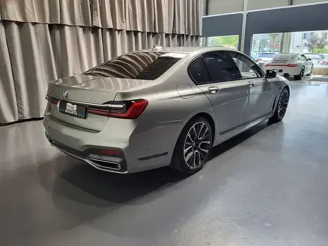 Gebraucht BMW 750 M Sport 400 PS (294 kW) 2019 Grau Limousine