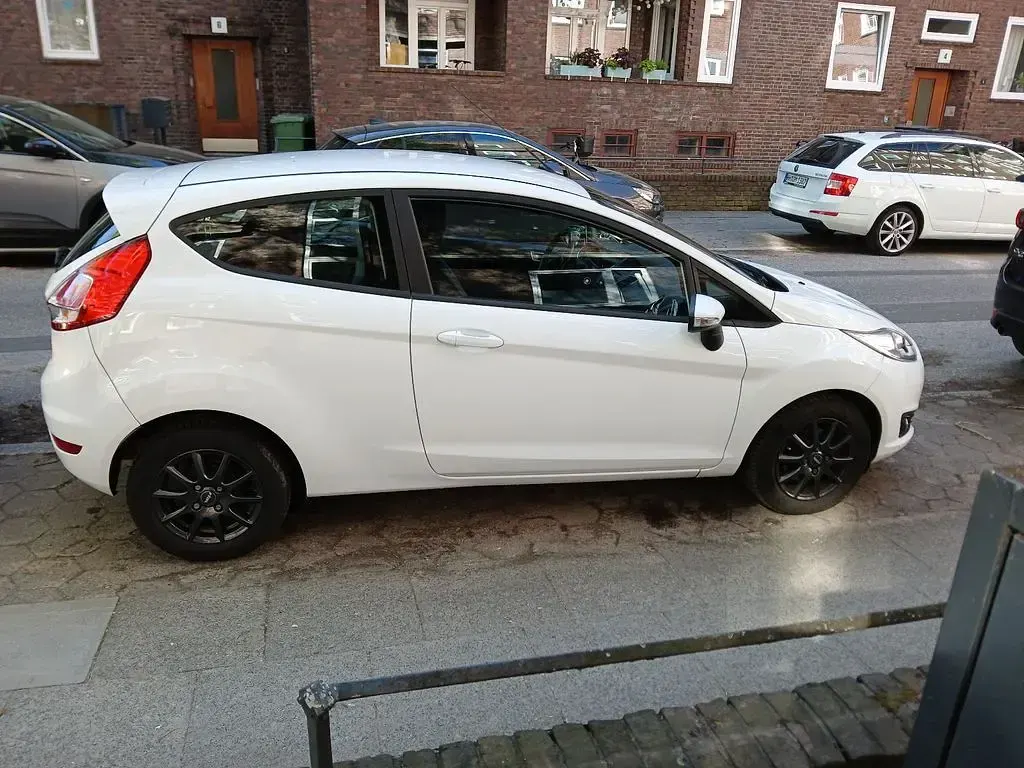 Gebraucht Ford Fiesta Celebration 75 PS (55 kW) 2017 Weiß Kleinwagen