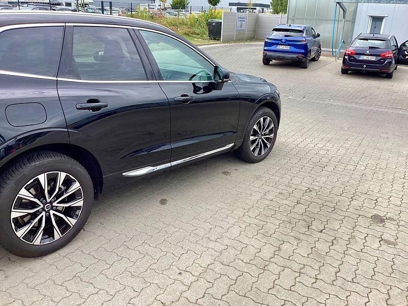 Gebraucht Volvo XC60 Plus 197 PS (144 kW) 2023 Schwarz SUV