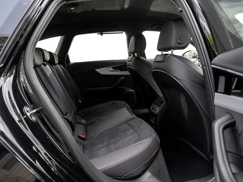 Gebraucht Audi S4 Design 341 PS (250 kW) 2023 Mythosschwarz metallic Kombi