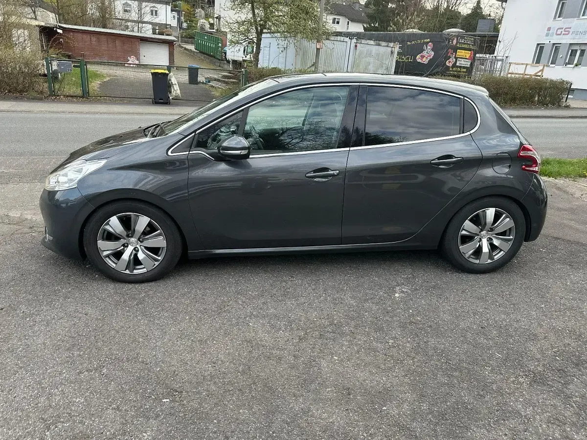 Gebraucht Peugeot 208 Allure 120 PS (88 kW) 2013 Kleinwagen