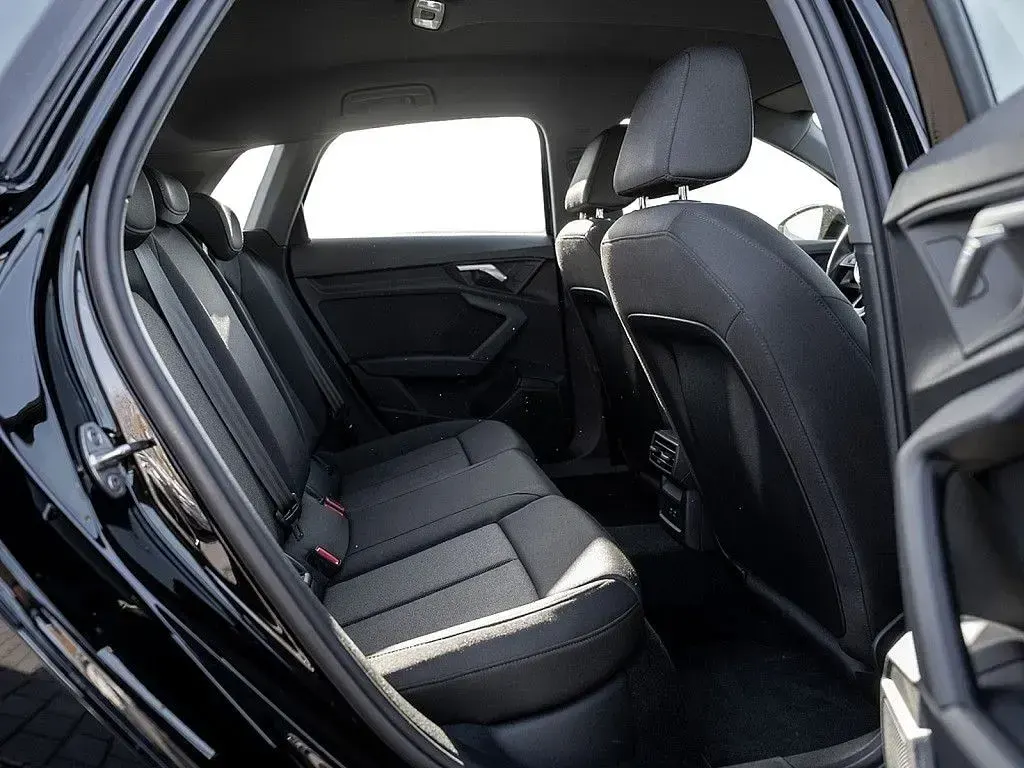 Używany Audi A3 Performance 204 KM (150 kW) 2023 Czarny Sedan/Limuzyna