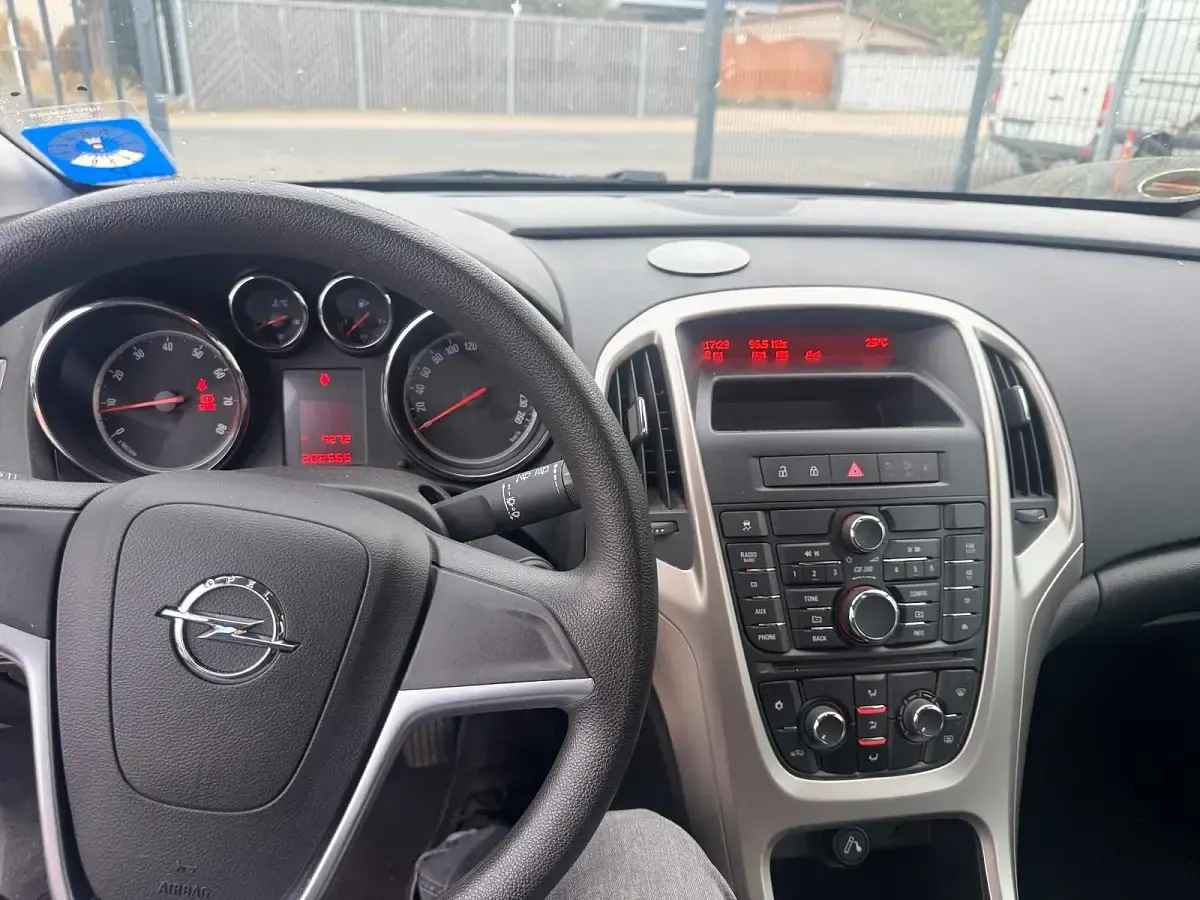 Gebraucht Opel Astra 120 PS (88 kW) 2012 Schwarz Kombi