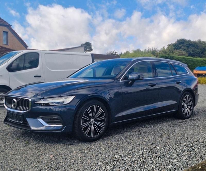 Gebraucht Volvo V60 Plus 253 PS (186 kW) 2022 Blau Kombi