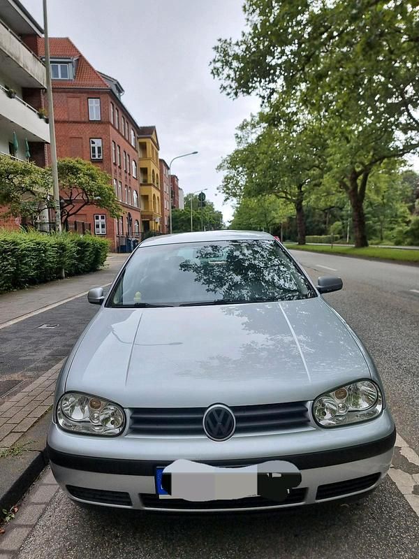 Grau Gebraucht 2003 VW Golf IV Kleinwagen | 950 € (Guter Preis) - Bild 1/4