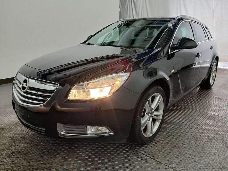 Graphitschwarz/carbon flash/ Gebraucht 2011 Opel Insignia Design Edition Kombi | 7.290 € (Etwas zu teuer) - Bild 1/4