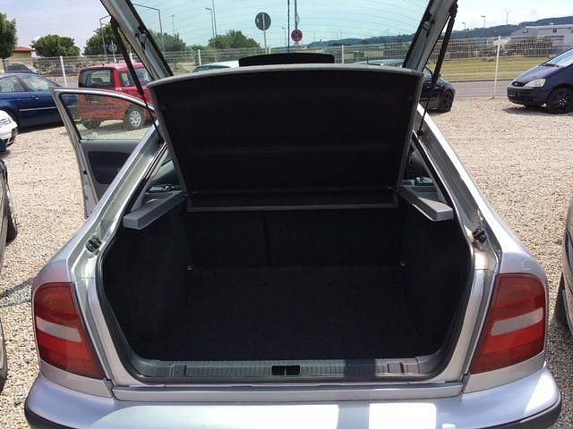 Gebraucht Skoda Octavia 101 PS (74 kW) 1997 Silber Limousine