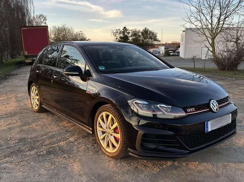 Second-hand VW Golf VII GTI 230 CP (169 kW) 2017 Negru Hatchback