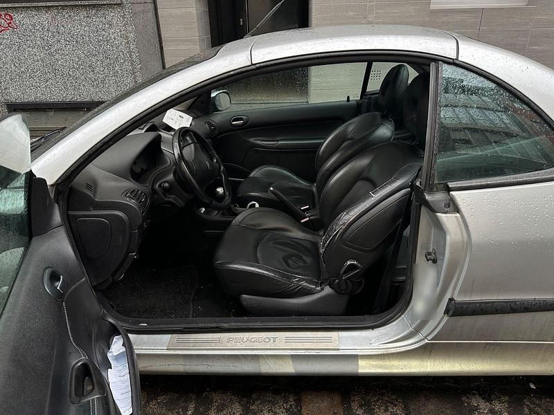 Gebraucht Peugeot 206 CC 109 PS (80 kW) 2002 Silber Cabrio