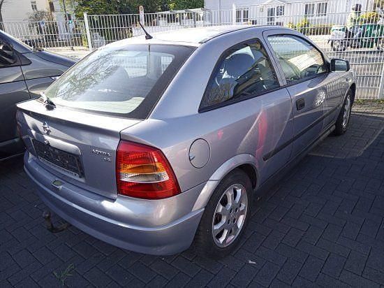 Gebraucht Opel Astra 84 PS (61 kW) 2002 Silber Limousine