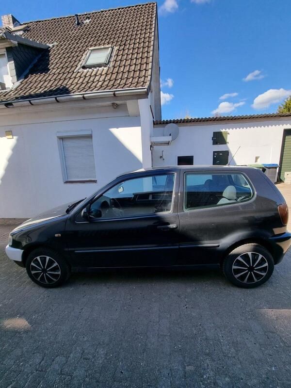 Schwarz Gebraucht 1999 VW Polo Match Kleinwagen | 550 € (Fairer Preis) - Bild 1/4