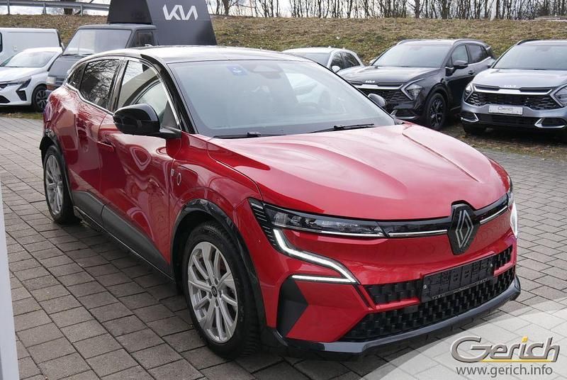Gebraucht Renault Megane E-Tech Techno 160 kW (218 PS) 2022 Dezirrot metallic Limousine