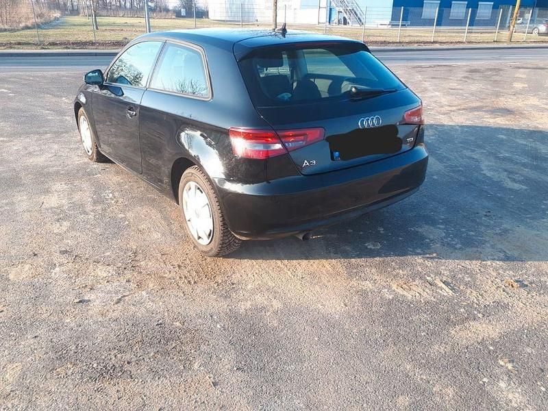 Gebraucht Audi A3 Attraction 105 PS (77 kW) 2013 Schwarz Limousine