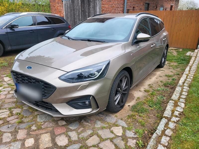 Andere außenfarben Gebraucht 2019 Ford Focus ST Kombi | 14.250 € (Guter Preis) - Bild 1/4