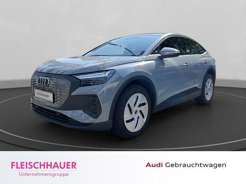 Grau Gebraucht 2022 Audi Q4 Sportback e-tron Sport SUV | 23.470 € (Superpreis) - Bild 1/4