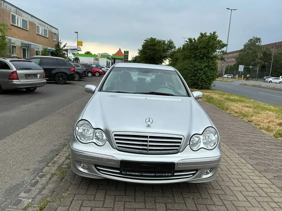 Gebraucht Mercedes C200 163 PS (119 kW) 2004 Brillantsilber  metalliclack Limousine
