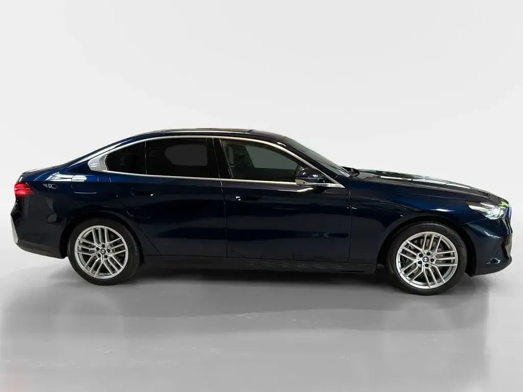 Gebraucht BMW 540 Sport Line 303 PS (222 kW) 2024 Blau Limousine