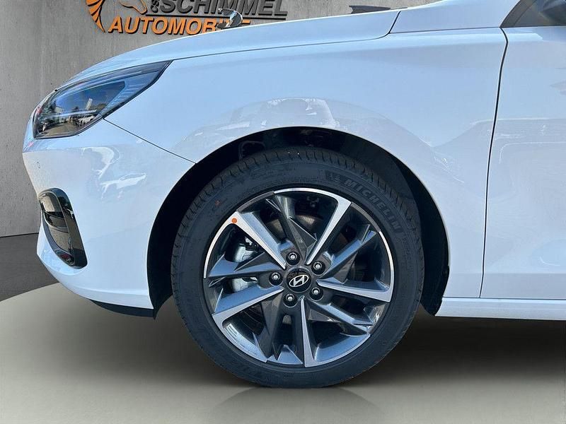 Gebraucht Hyundai i30 Advantage 101 PS (74 kW) 2024 Weiß Limousine