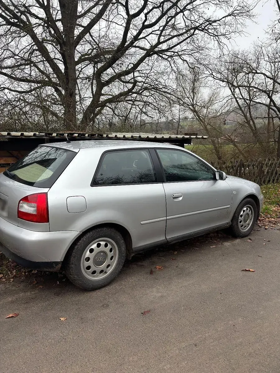 Używany Audi A3 Ambition 102 KM (75 kW) 2002 Srebrny Sedan/Limuzyna