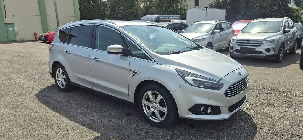 Gebraucht Ford S-MAX Titanium 190 PS (139 kW) 2018 Silber Van / Kleinbus