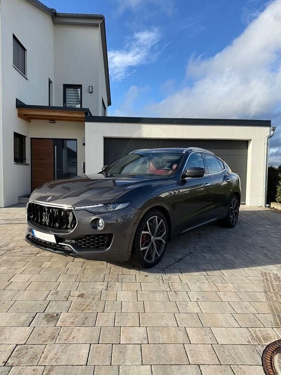Gebraucht Maserati Levante 430 PS (316 kW) 2018 Grau SUV