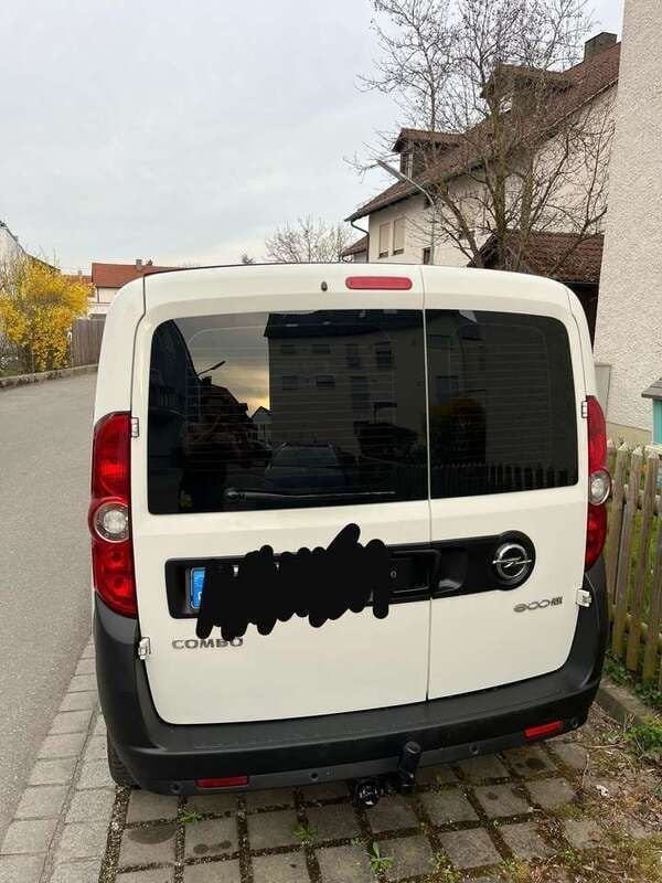 Weiß Gebraucht 2016 Opel Combo Van / Kleinbus | 5.450 € (Superpreis) - Bild 1/4